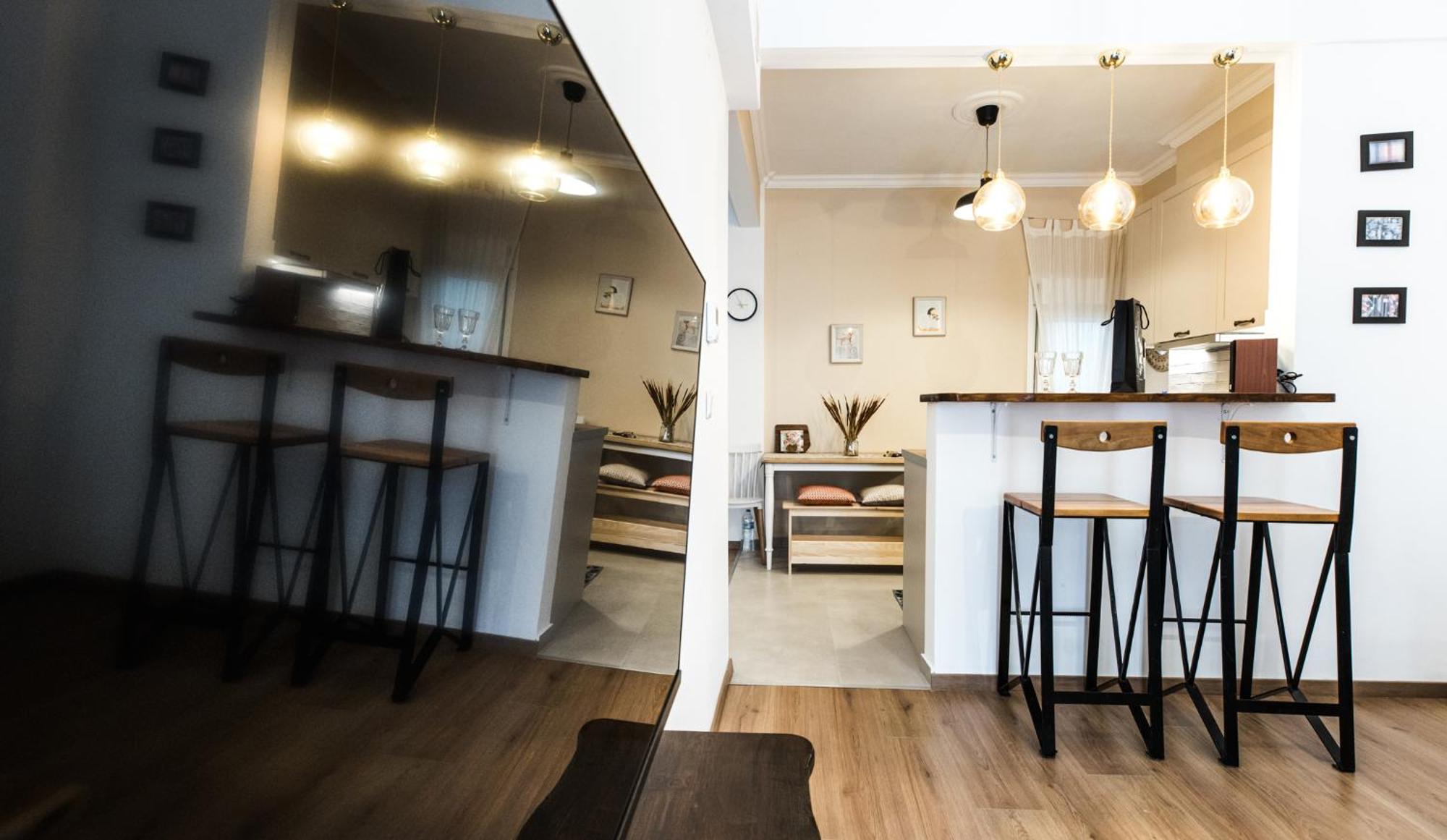 Luxury Centre With Balcony Apartment *